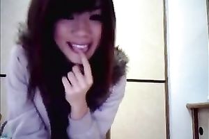 Shapely Chinese livecam model puts on a worthwhile show for me