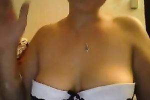 Webcam golden-haired doesn't mind to demonstrate her massive natural milk shakes