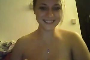 Webcam golden-haired doesn't mind to demonstrate her massive natural milk shakes