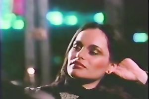 Retro harlots dance in a club and show their oral-stimulation skills