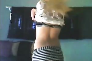 My spruce girlfriend with tanned body just can't live without dancing on cam