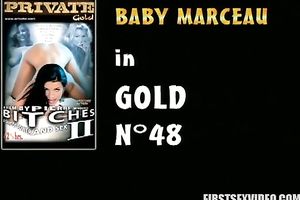 Curvy blond and slender brunette hair share a hard 10-Pounder indoors