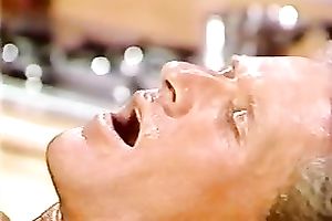 Slutty and dirty wench with fine a-hole jumps on the 10-Pounder