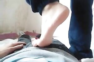 My buddy lets a French hottie rub his dick with her feet