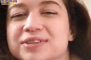 Amateur brunette hair gives a oral-stimulation and acquires her fur pie licked