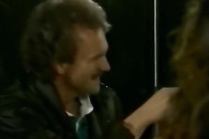 Curly haired chap copulates his hawt GF in missionary position