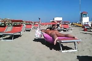 Effortlessly seductive nympho with divine ass caught my attention