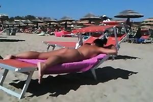 Effortlessly seductive nympho with divine ass caught my attention