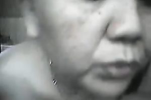 Filipina mama exposes her naked body during a intimate show