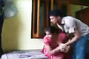 Amateur Indian pair enjoys making love in a hotel room