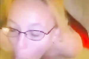 Nerdy and corpulent girlfriend sucks my schlong for a facial