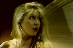 Stacked darksome brown lesbo women have steamy 69 pose sex in bed