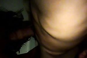 Skanky honey sucks my rock hard 10-Pounder like a real pro