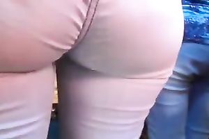 Sexy honey with sexy arse receives caught on my hidden camera