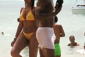 This greatly curvy hottie in yellow bikini definitely caught my attention