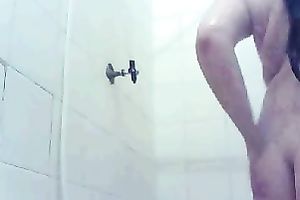 My slutty GF with soft curves feels comfortable showering in front of me