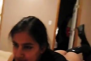 My favorite Indian GF works on my 10-Pounder untill it explodes with semen