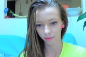 Sexy livecam model rubs her charming pink slit in front of her livecam