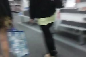 Another martyr of the shoe camera in the subway