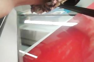 Another martyr of the shoe camera in the subway