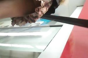 Another martyr of the shoe camera in the subway