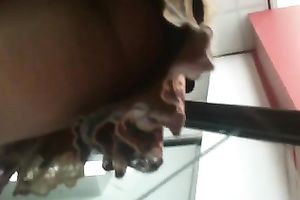 Another martyr of the shoe camera in the subway