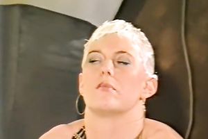 Weird hottie receives her head hairless in front of everyone