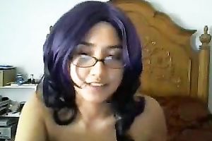 This four eyed camwhore with well-matured tits is driving me avid