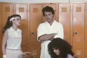 Horny masseur is having an unforgettable 3some with 2 bimbos