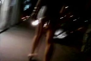 I love spying on sexy babes with nicely shaped booties