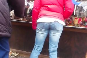 Cute babes with tight asses receive caught on my hidden livecam in the street