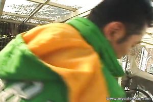 Lewd dilettante Asian milf acquires her shaggy fur pie fingered outdoors