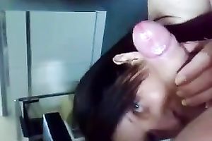Cock crazed Serbian floozy knows how to give a great blowjob