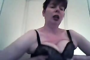 Freaky dilettante cougar on cam and her saggy boobie bags