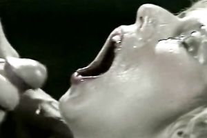 Raucnhy light-haired strumpet gives a wonderful blowjob on web camera