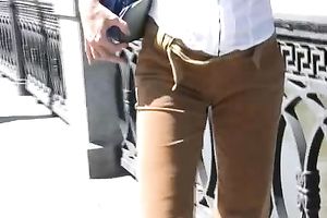 Here again this Russian urinate fetishist pees in public