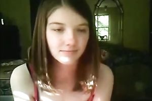 Teen hottie masturbates for her boyfriend on web camera