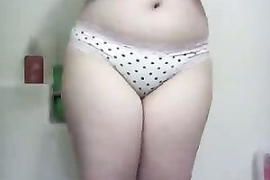 I love rubbing my thick moist wet crack in front of my cam