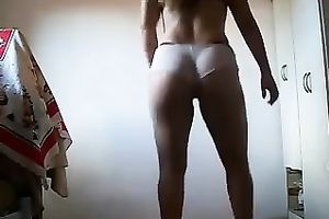 Latina golden-haired thick babe on the self made movie scene dancing