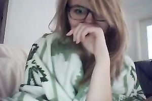 Nerdy dilettante legal age teenager fingers her pussy in web camera solo clip