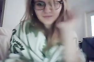 Nerdy dilettante legal age teenager fingers her pussy in web camera solo clip
