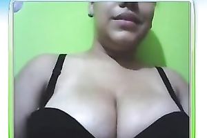 Bosomy dilettante honey demonstrates her cleavage for the livecam