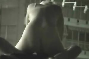 Spying on a concupiscent pair late in the evening on the beach