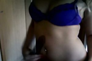 Four eyed cam model with pierced navel likes playing with her sextoy