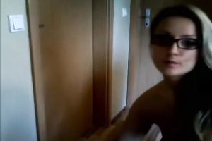 Four eyed cam model with pierced navel likes playing with her sextoy