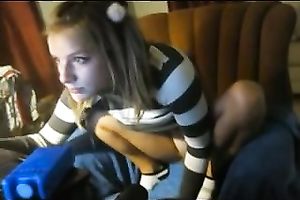 Insane and incredible deepthroat demonstration on livecam
