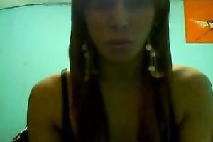 This Latina seductress is showing off her large Chilean ass