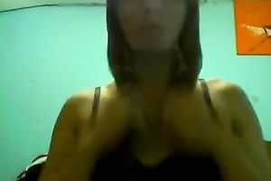 This Latina seductress is showing off her large Chilean ass