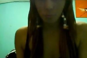 This Latina seductress is showing off her large Chilean ass