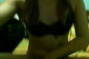 This Latina seductress is showing off her large Chilean ass